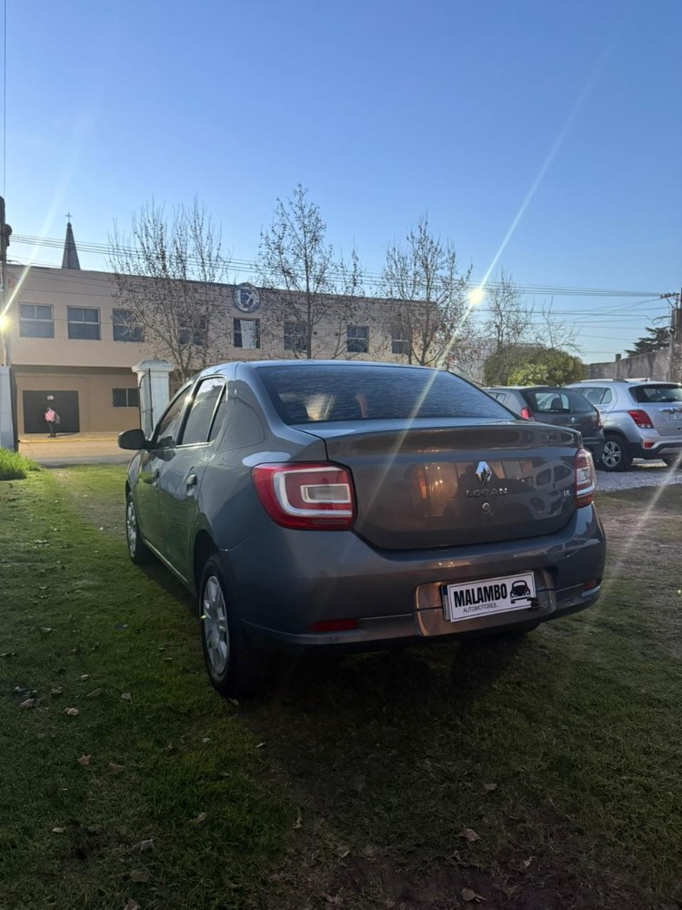 Renault Logan Autentique 1.6 — foto 7